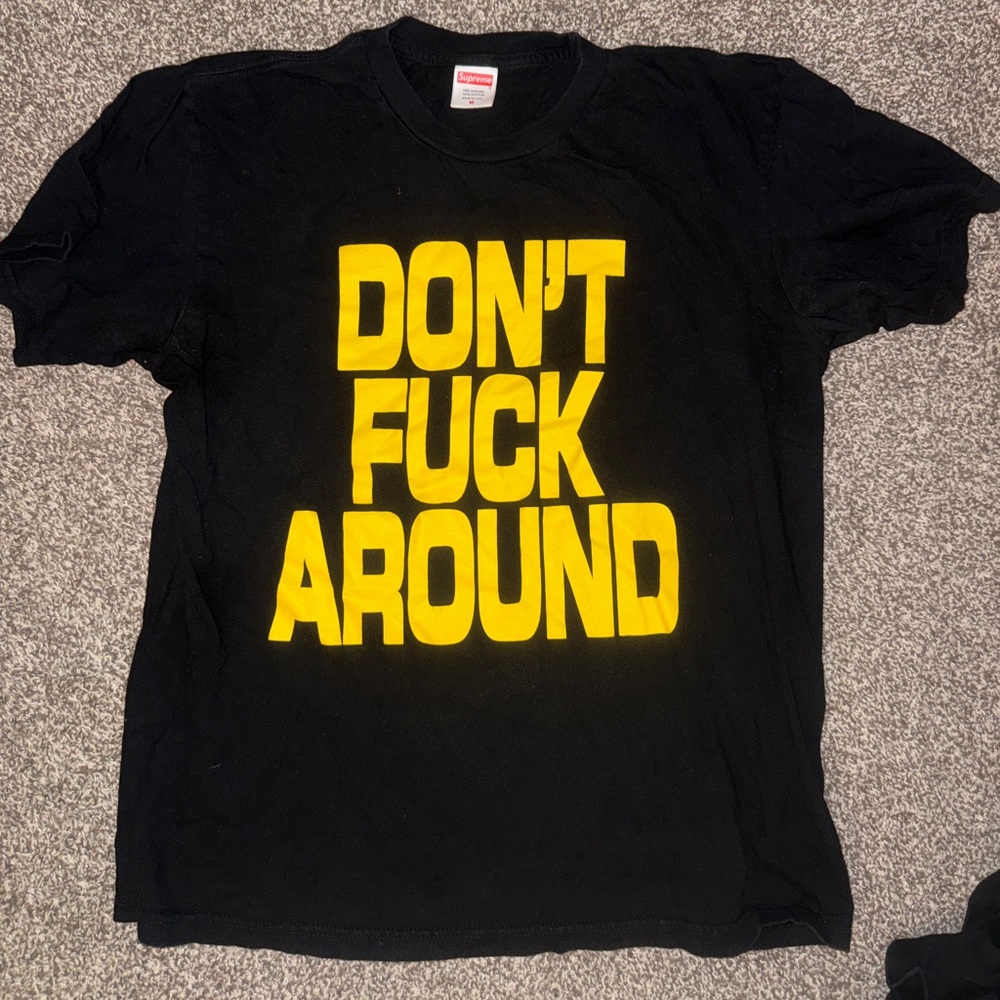 Black Graphic supreme mens T-Shirt